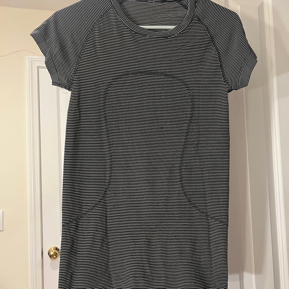 Lululemon Black and White Swiftly tech short sleeve tee